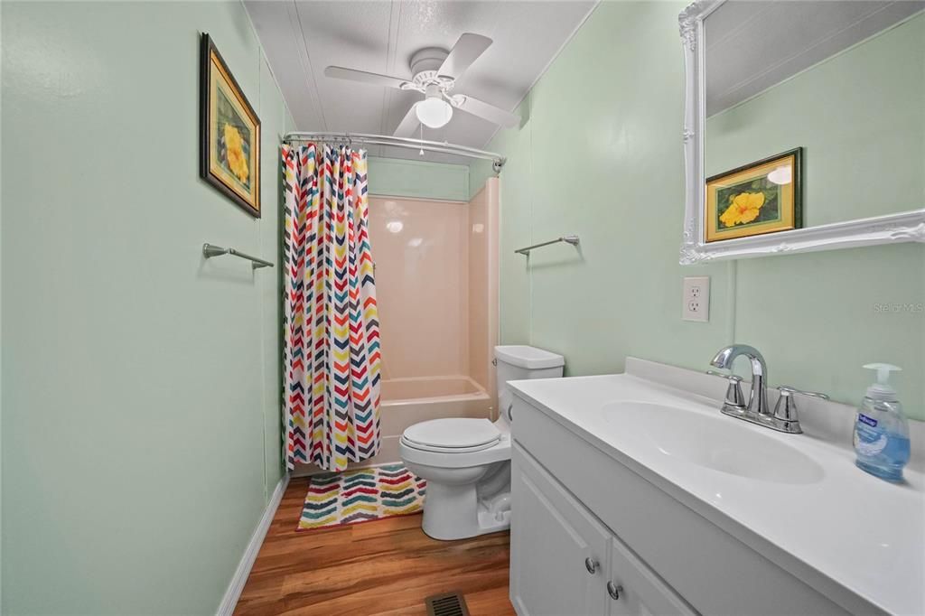 最近售出: $285,000 (2 贝兹, 2 浴室, 1357 平方英尺)