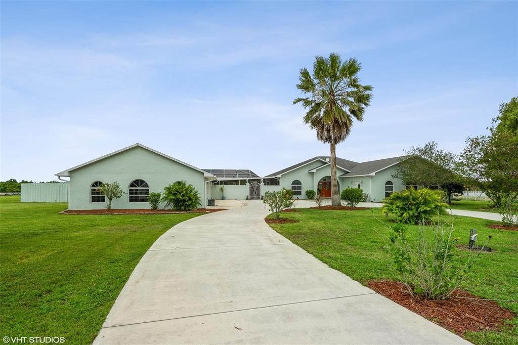 Recently Sold: $775,000 (3 beds, 2 baths, 2596 Square Feet)