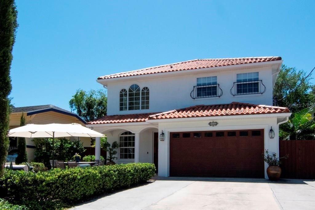 Recently Sold: $1,325,000 (5 beds, 3 baths, 2878 Square Feet)