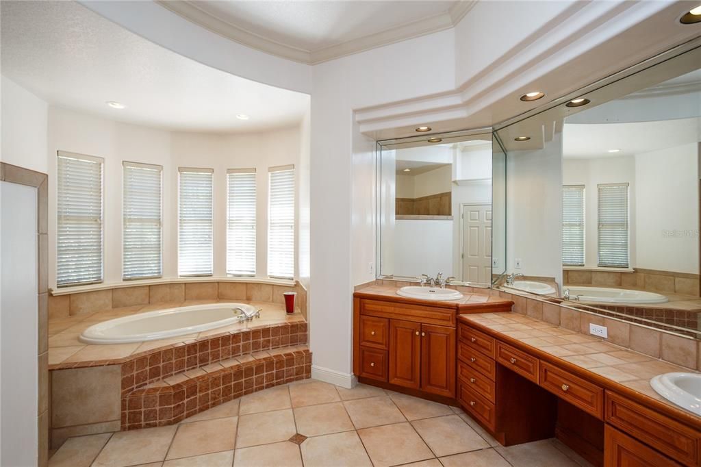 Недавно арендовано: $5,750 (5 спален, 4 ванн, 4353 Квадратных фут)