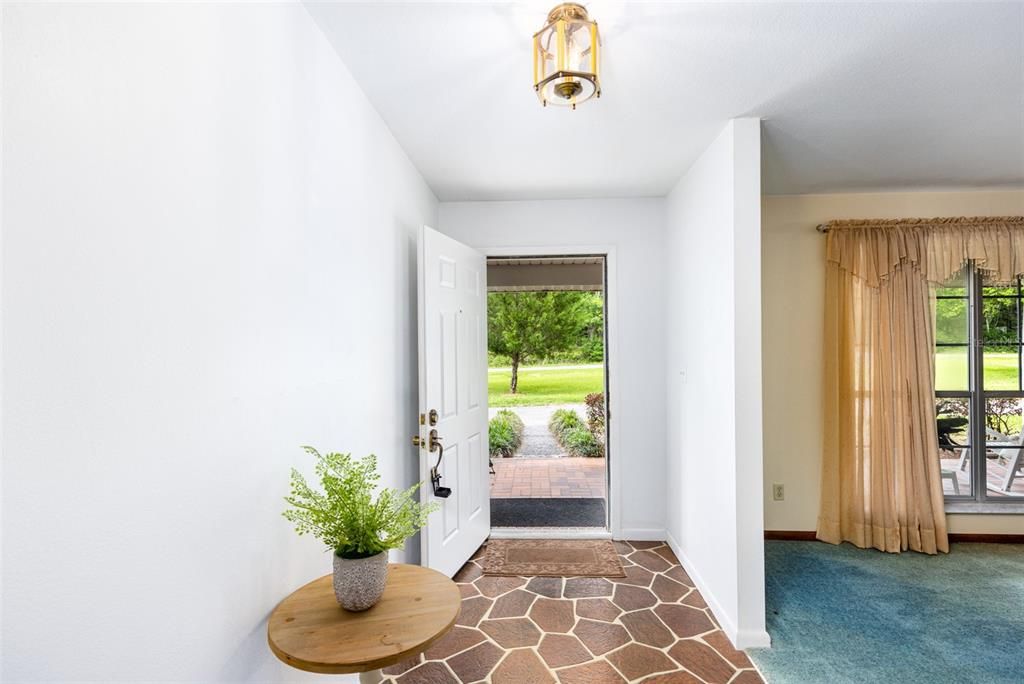 Recently Sold: $350,000 (3 beds, 2 baths, 2046 Square Feet)