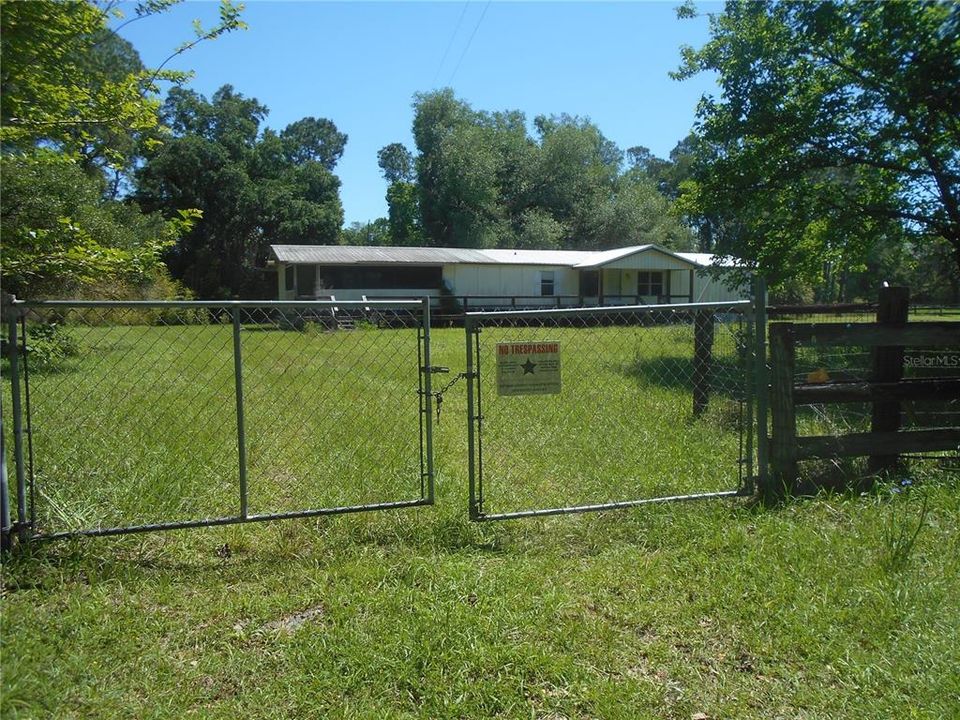 ENTRANCE TO PROPERTY