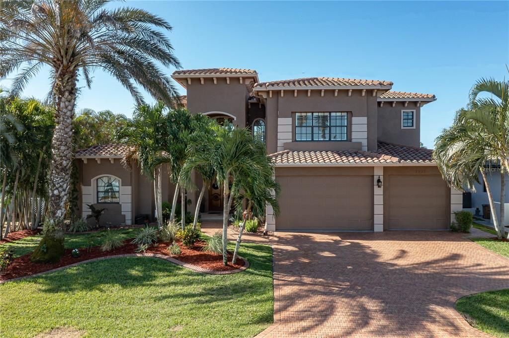 Recently Sold: $2,125,000 (4 beds, 4 baths, 4355 Square Feet)