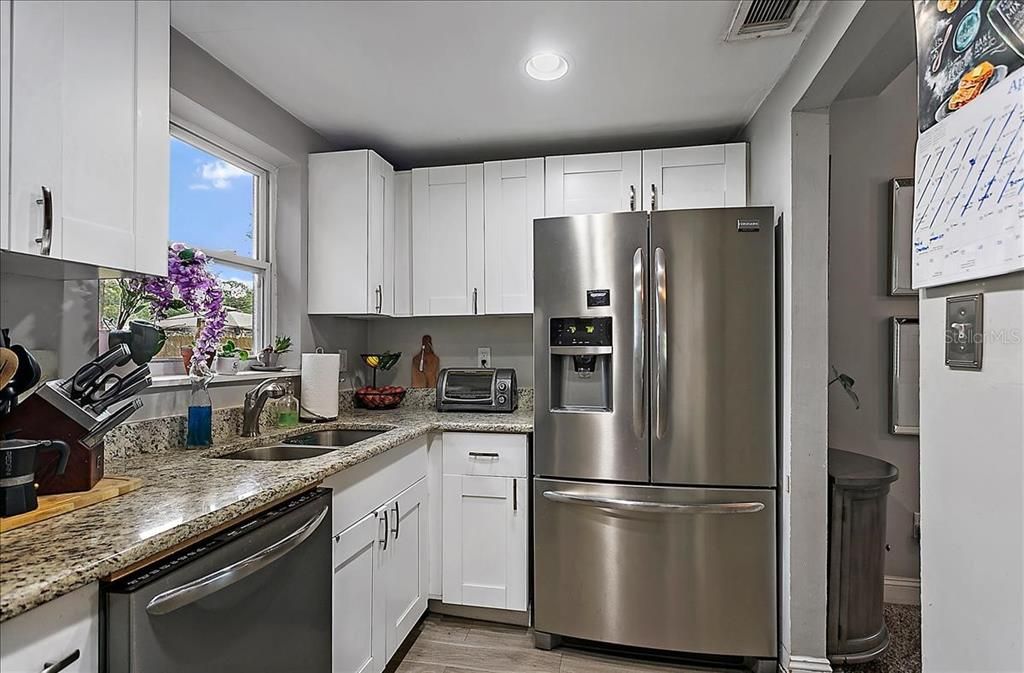 Updated Kitchen with new stainless appliances