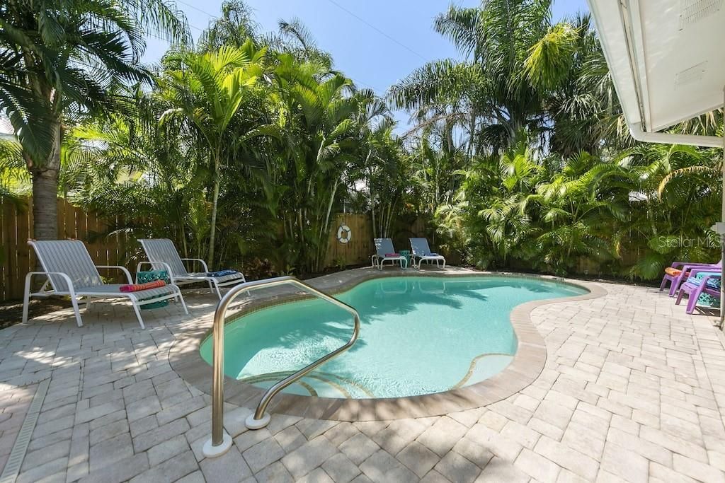 Recently Sold: $999,000 (2 beds, 2 baths, 1132 Square Feet)
