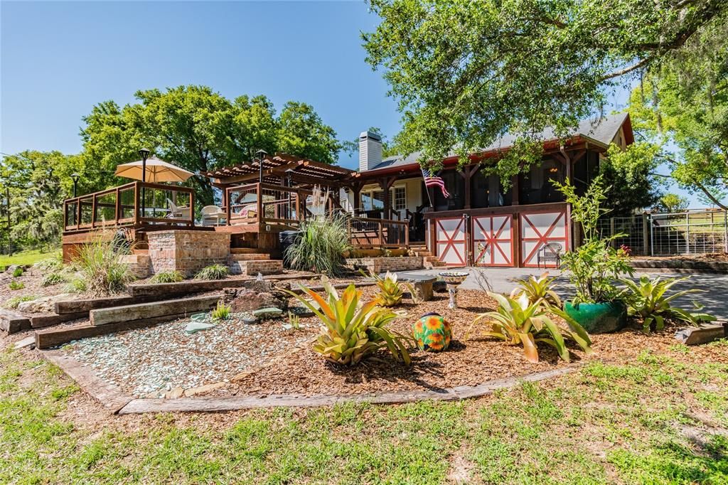 Recently Sold: $869,900 (3 beds, 3 baths, 2051 Square Feet)