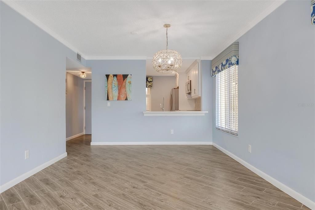 Recently Sold: $360,000 (2 beds, 2 baths, 1352 Square Feet)