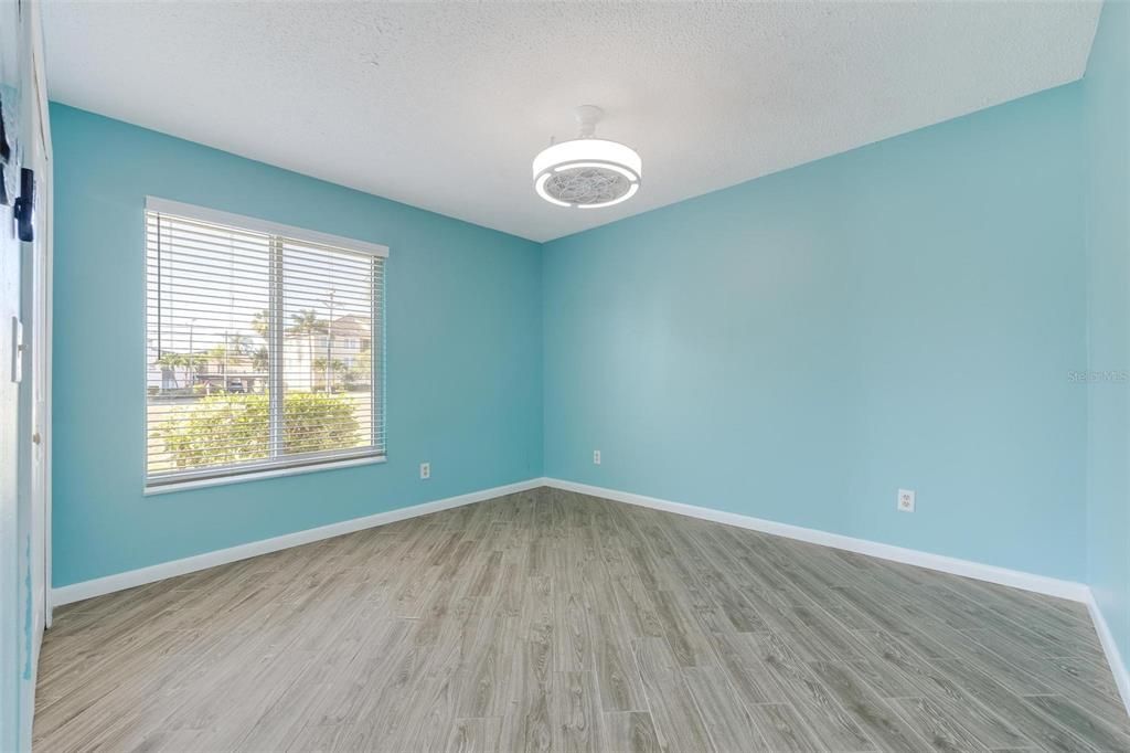 Recently Sold: $360,000 (2 beds, 2 baths, 1352 Square Feet)