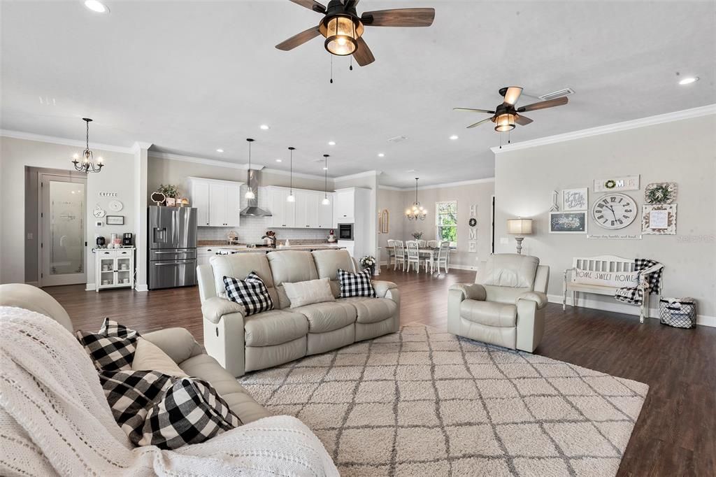 Recently Sold: $875,000 (3 beds, 2 baths, 2812 Square Feet)