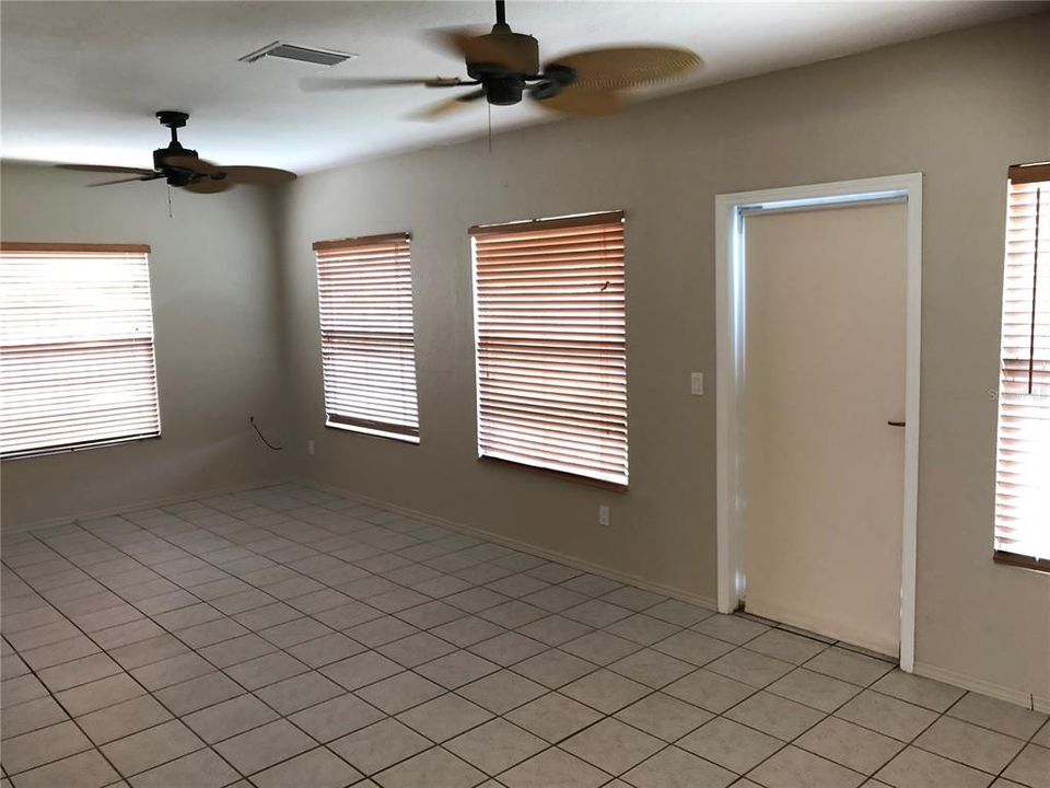 Recently Rented: $2,095 (3 beds, 2 baths, 1386 Square Feet)