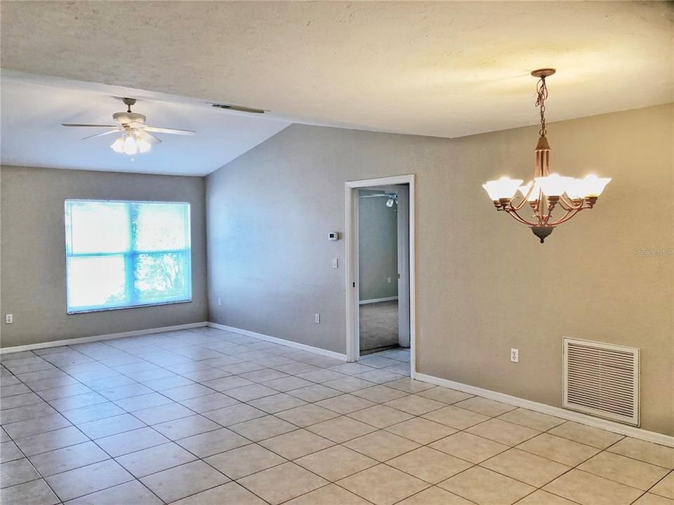 Recently Rented: $2,095 (3 beds, 2 baths, 1386 Square Feet)