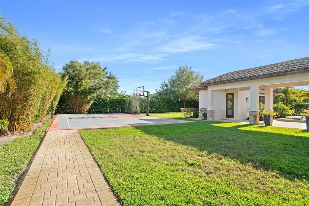 Recently Sold: $2,000,000 (5 beds, 4 baths, 5159 Square Feet)