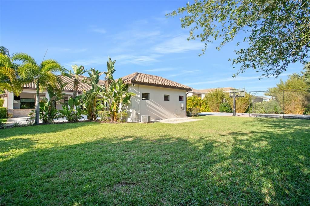 Recently Sold: $2,000,000 (5 beds, 4 baths, 5159 Square Feet)