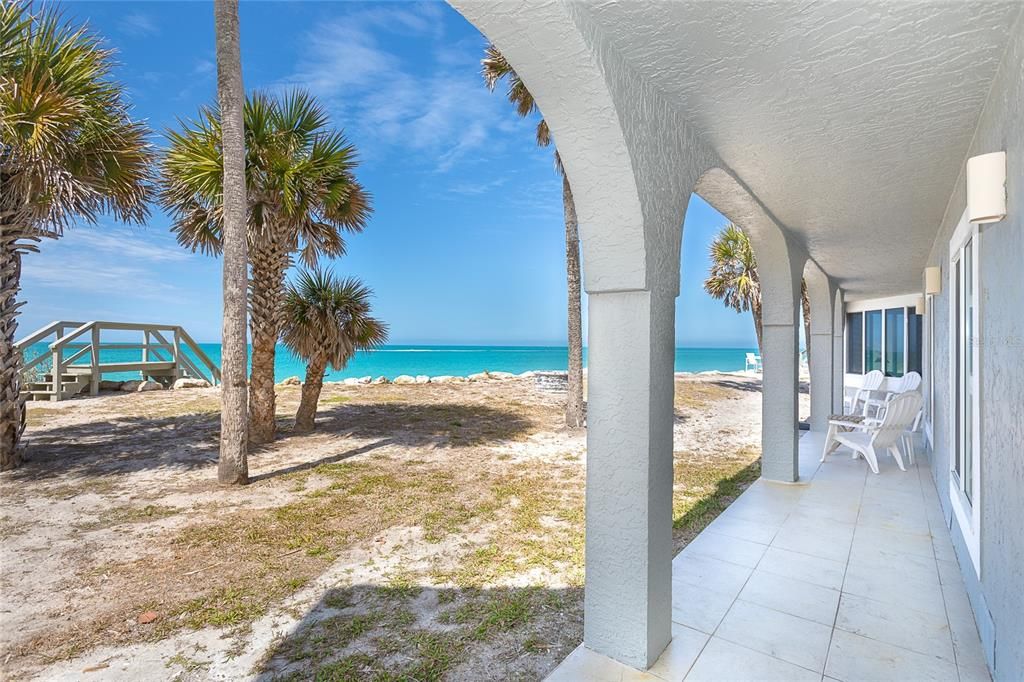 Recently Sold: $3,475,000 (4 beds, 3 baths, 3867 Square Feet)
