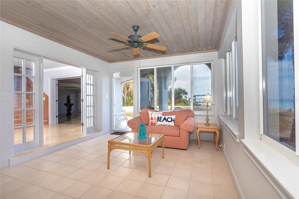 Recently Sold: $3,475,000 (4 beds, 3 baths, 3867 Square Feet)