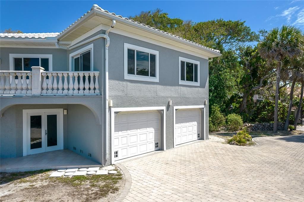 Recently Sold: $3,475,000 (4 beds, 3 baths, 3867 Square Feet)