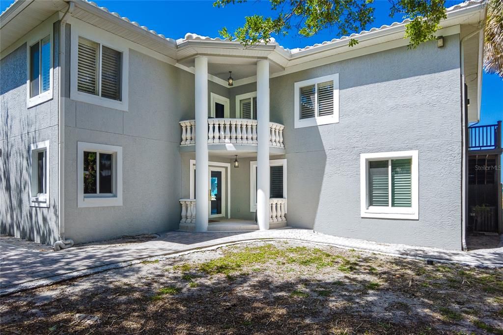 Recently Sold: $3,475,000 (4 beds, 3 baths, 3867 Square Feet)