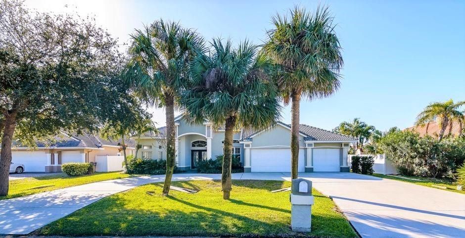 Recently Sold: $869,000 (3 beds, 2 baths, 2203 Square Feet)