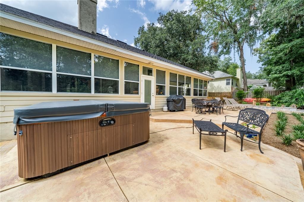 Recently Sold: $525,000 (4 beds, 2 baths, 2595 Square Feet)
