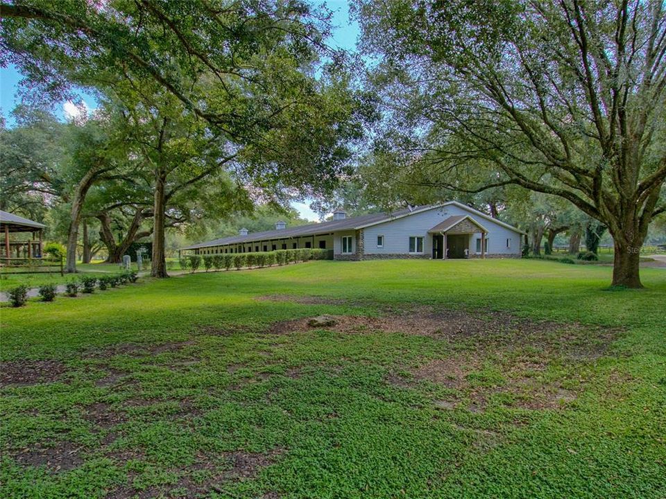 View 30 Stall Barn