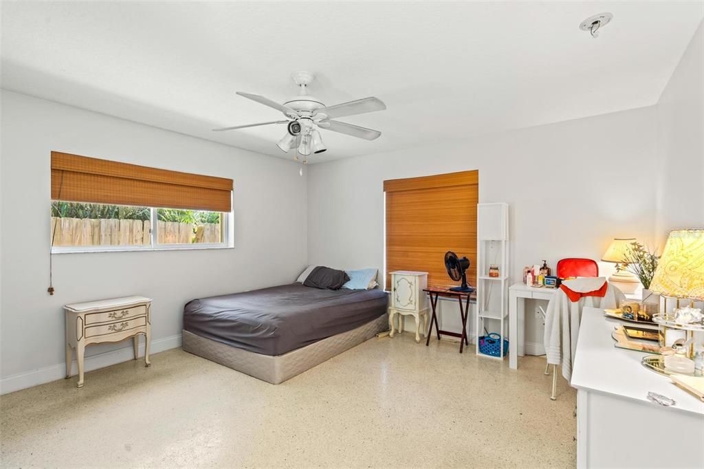 Recently Sold: $1,900,000 (2 beds, 2 baths, 1628 Square Feet)