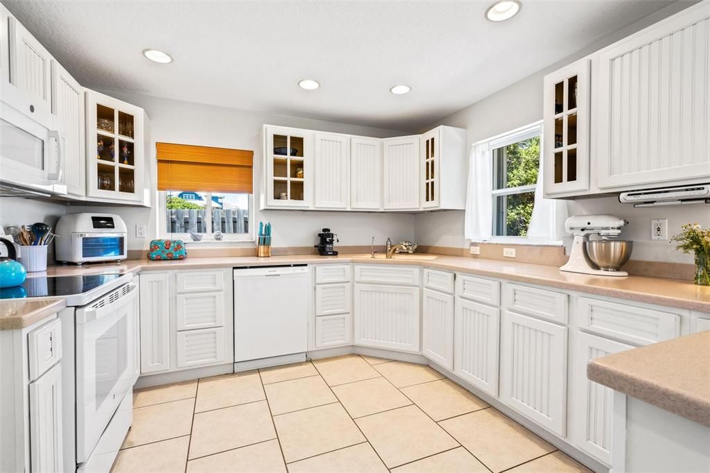 Recently Sold: $1,900,000 (2 beds, 2 baths, 1628 Square Feet)