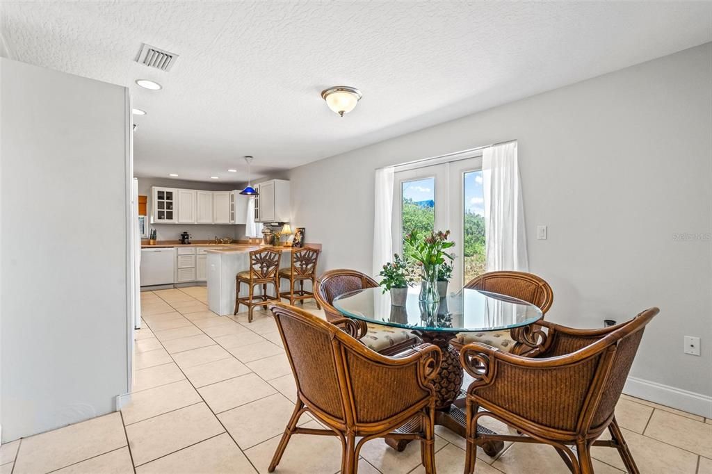 Recently Sold: $1,900,000 (2 beds, 2 baths, 1628 Square Feet)