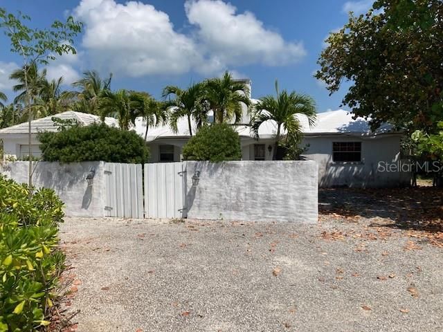 Recently Sold: $5,500,000 (3 beds, 3 baths, 1959 Square Feet)
