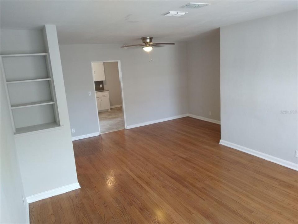 Recently Rented: $1,050 (2 beds, 1 baths, 1080 Square Feet)