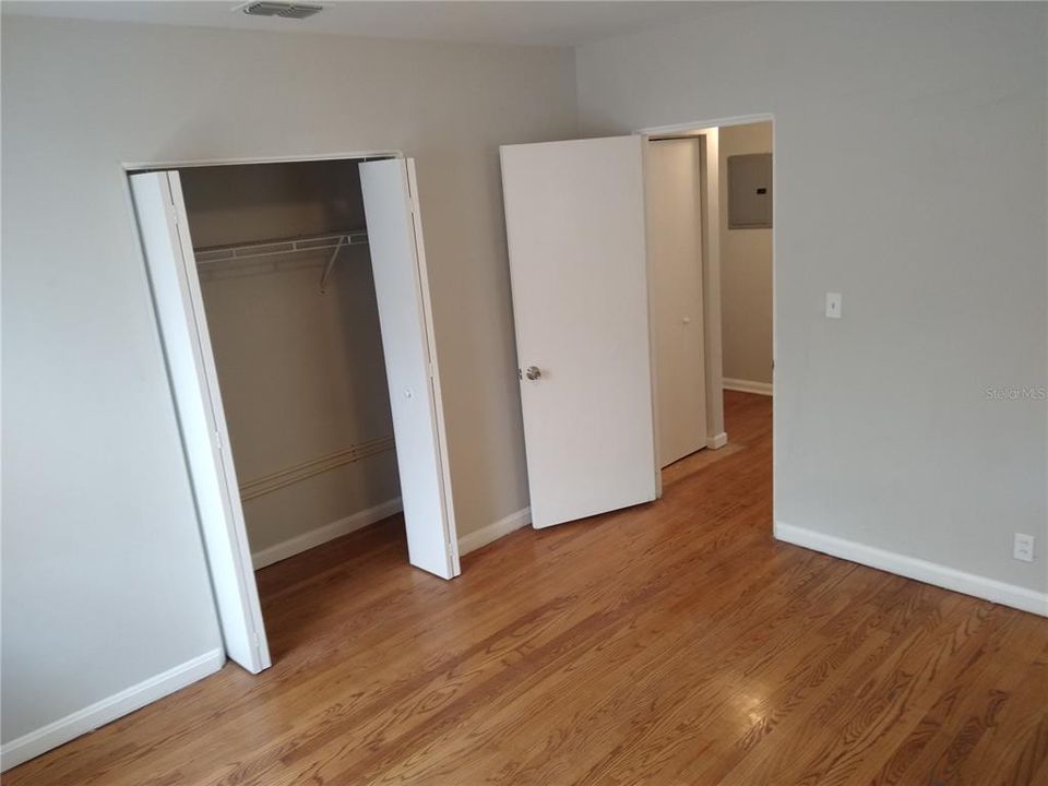 Recently Rented: $1,050 (2 beds, 1 baths, 1080 Square Feet)