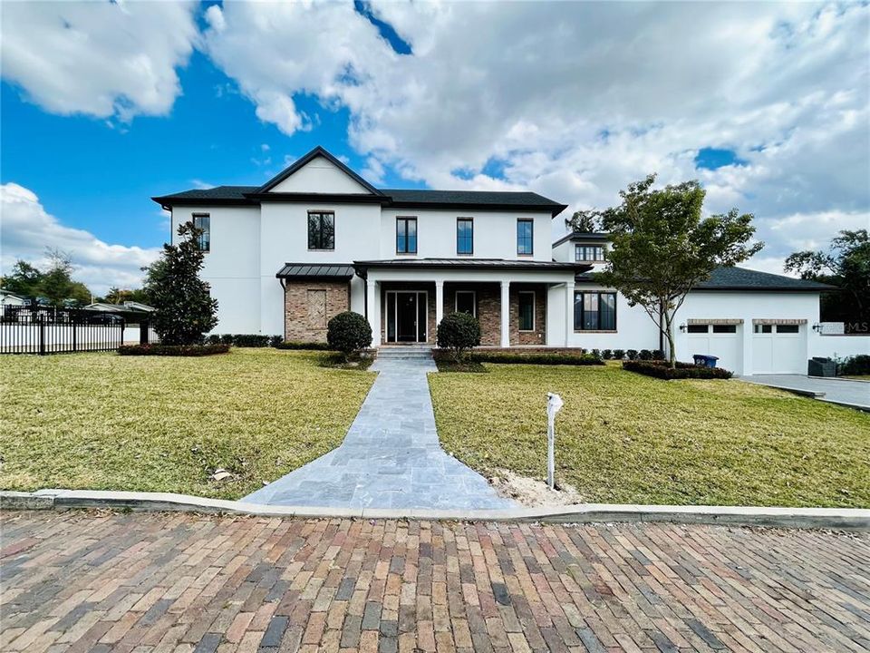 Recently Sold: $2,500,000 (4 beds, 5 baths, 4304 Square Feet)
