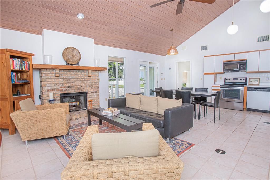 Recently Sold: $2,000,000 (2 beds, 1 baths, 1508 Square Feet)