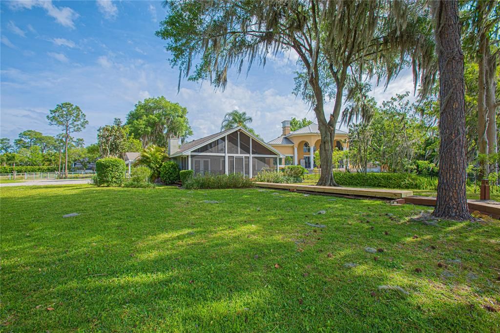 Recently Sold: $2,000,000 (2 beds, 1 baths, 1508 Square Feet)