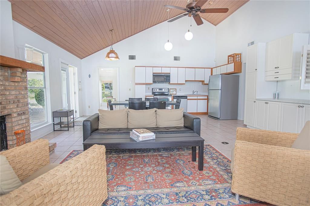 Recently Sold: $2,000,000 (2 beds, 1 baths, 1508 Square Feet)