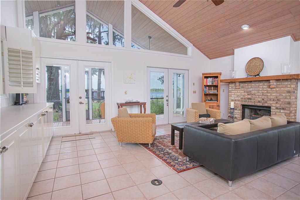 Recently Sold: $2,000,000 (2 beds, 1 baths, 1508 Square Feet)