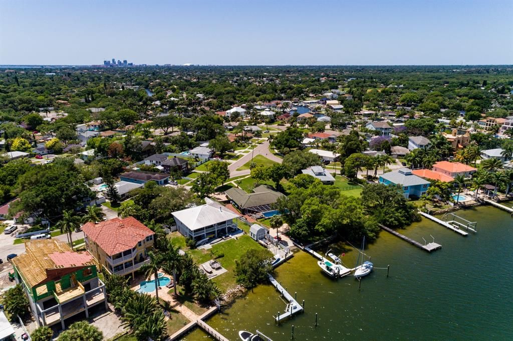 Recently Sold: $2,500,000 (3 beds, 2 baths, 2116 Square Feet)