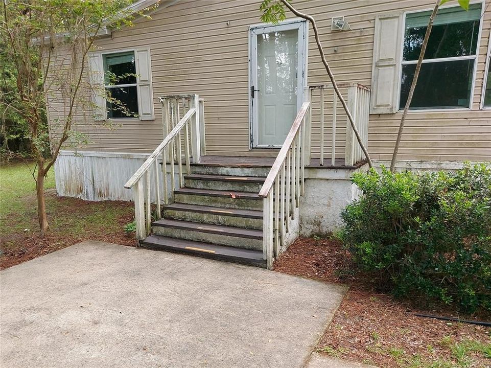 Recently Sold: $95,000 (4 beds, 2 baths, 1836 Square Feet)