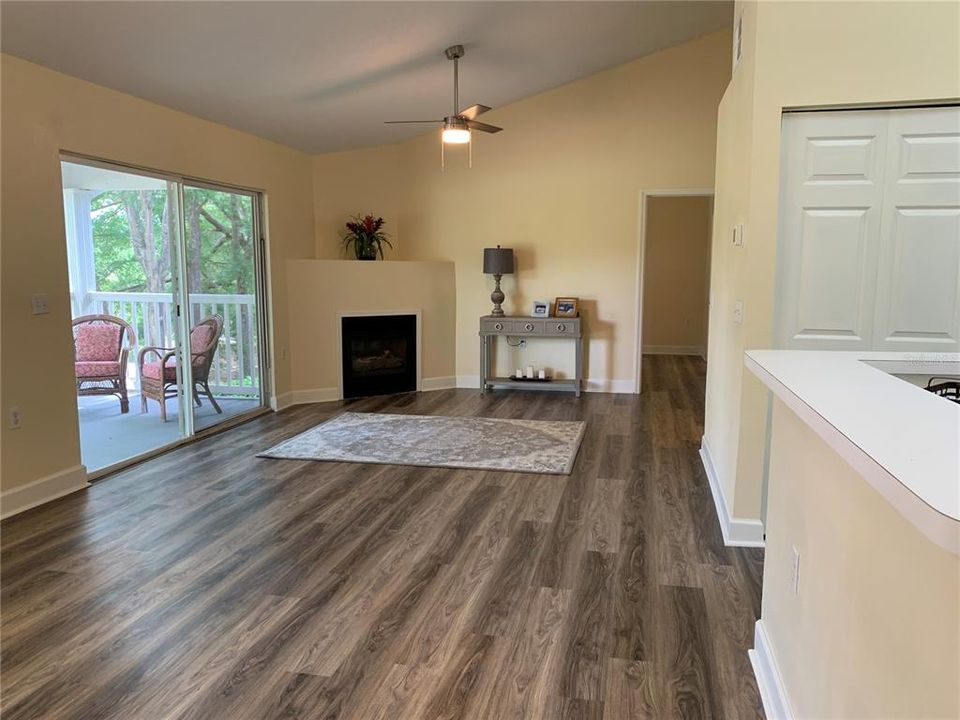 Recently Sold: $220,000 (2 beds, 2 baths, 1250 Square Feet)