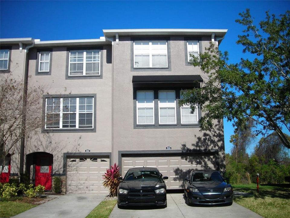 Recently Sold: $250,000 (3 beds, 3 baths, 1995 Square Feet)