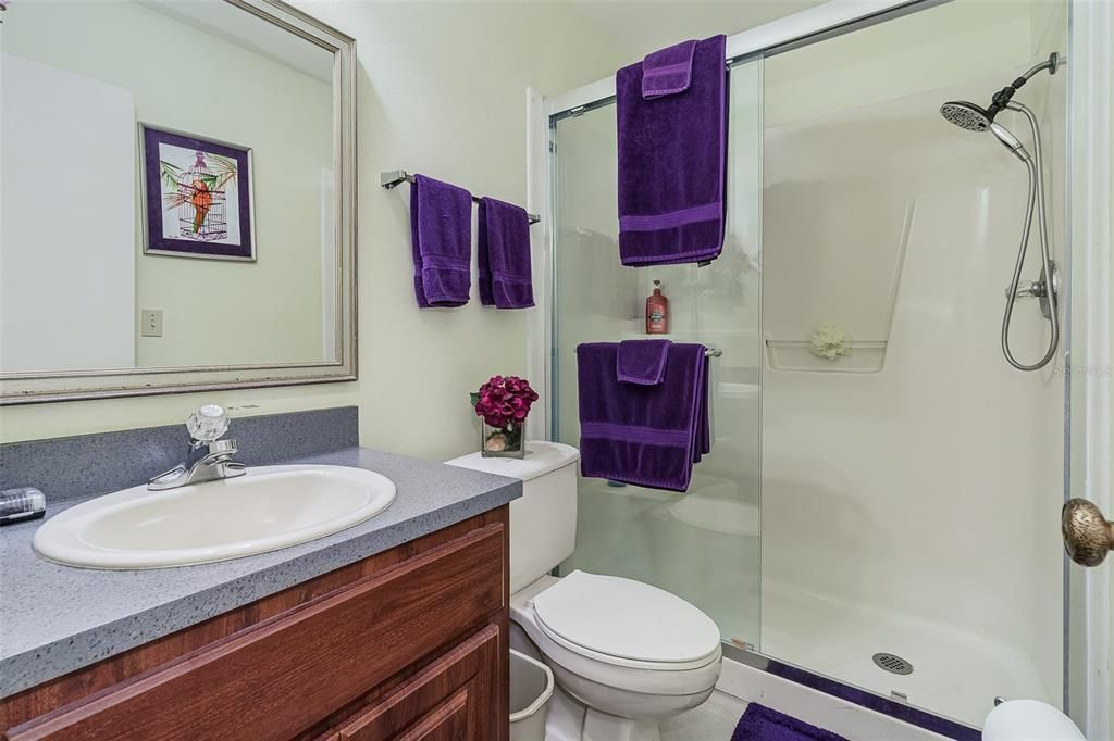 最近售出: $160,000 (2 贝兹, 2 浴室, 960 平方英尺)