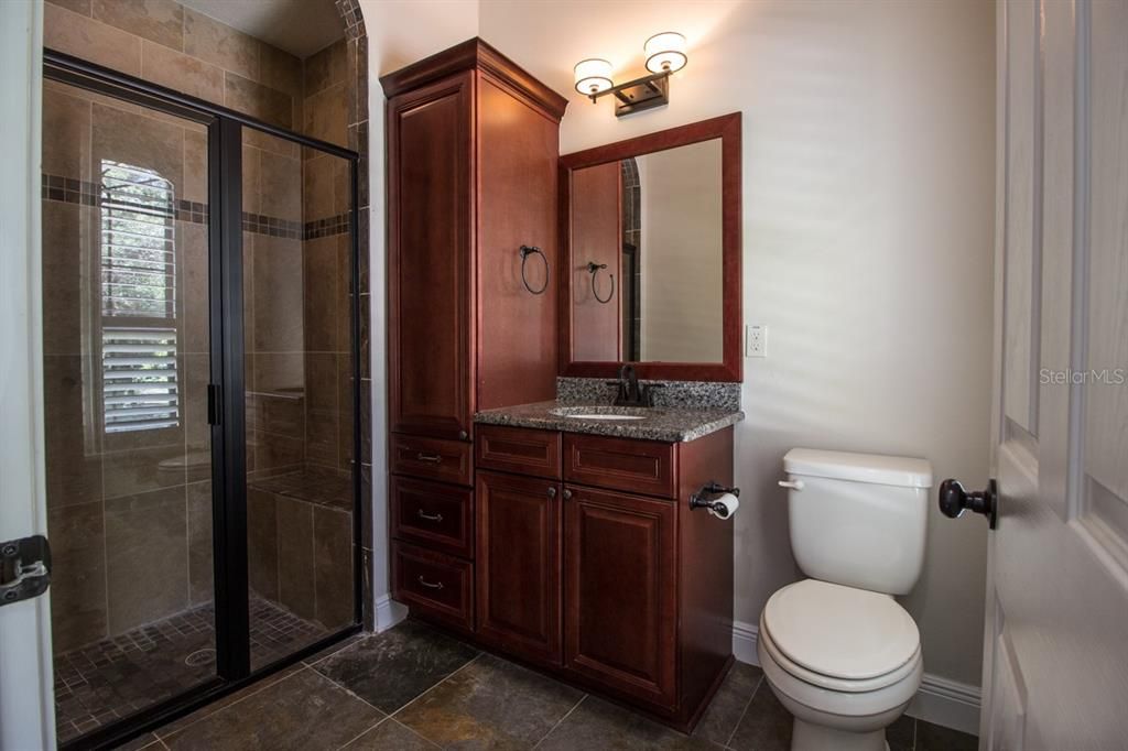 最近售出: $998,000 (5 贝兹, 5 浴室, 4083 平方英尺)