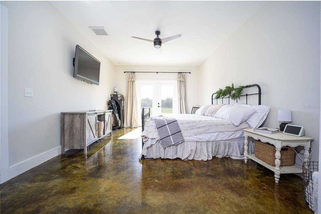 Recently Sold: $550,000 (3 beds, 2 baths, 1806 Square Feet)