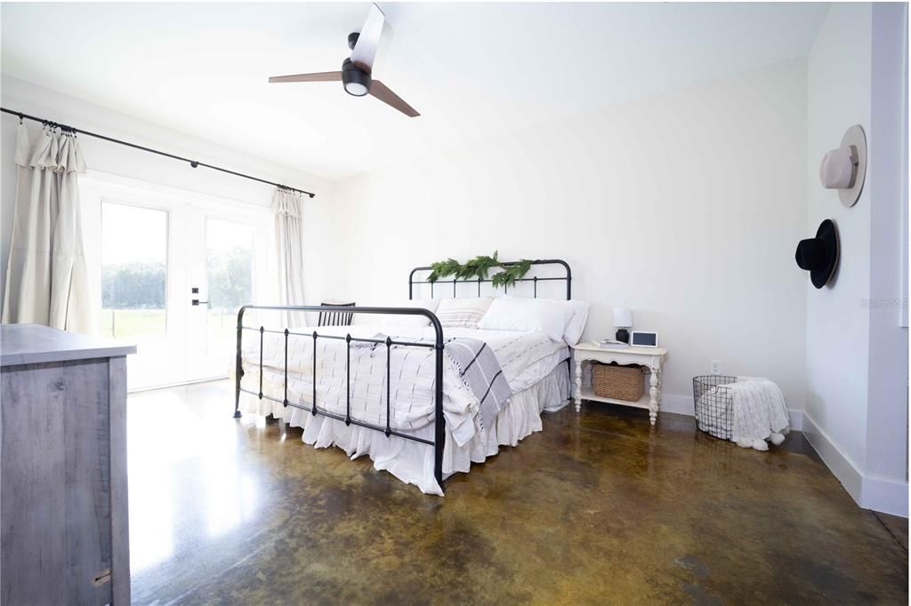 Recently Sold: $550,000 (3 beds, 2 baths, 1806 Square Feet)