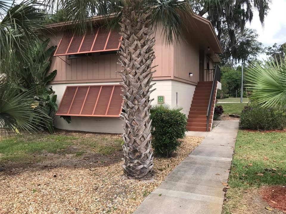 Recently Sold: $125,000 (2 beds, 2 baths, 897 Square Feet)