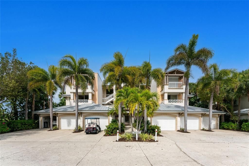 Recently Sold: $3,795,000 (3 beds, 3 baths, 2247 Square Feet)