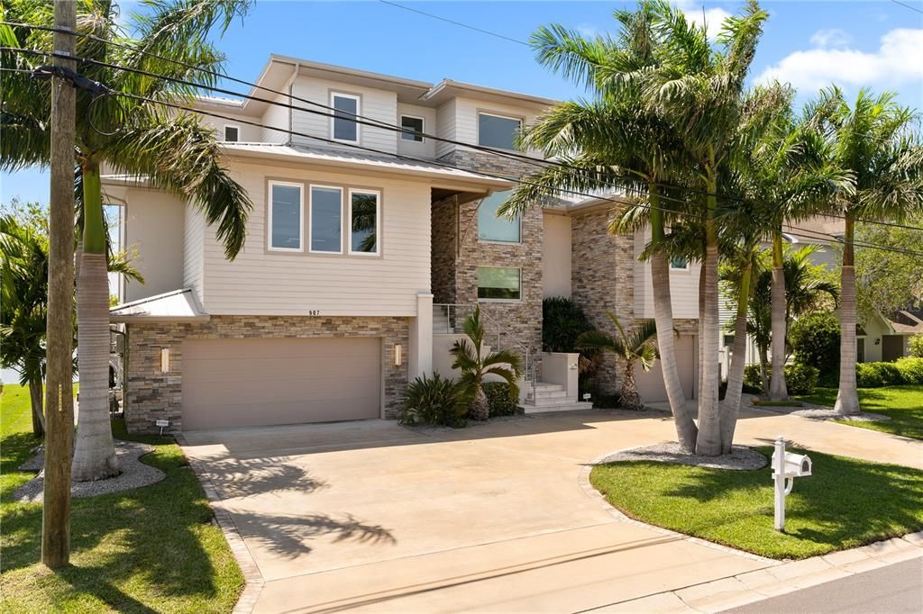 Recently Sold: $3,750,000 (4 beds, 4 baths, 5467 Square Feet)
