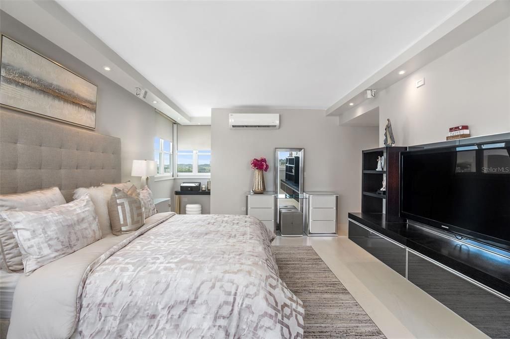 Recently Sold: $1,390,000 (3 beds, 3 baths, 4701 Square Feet)