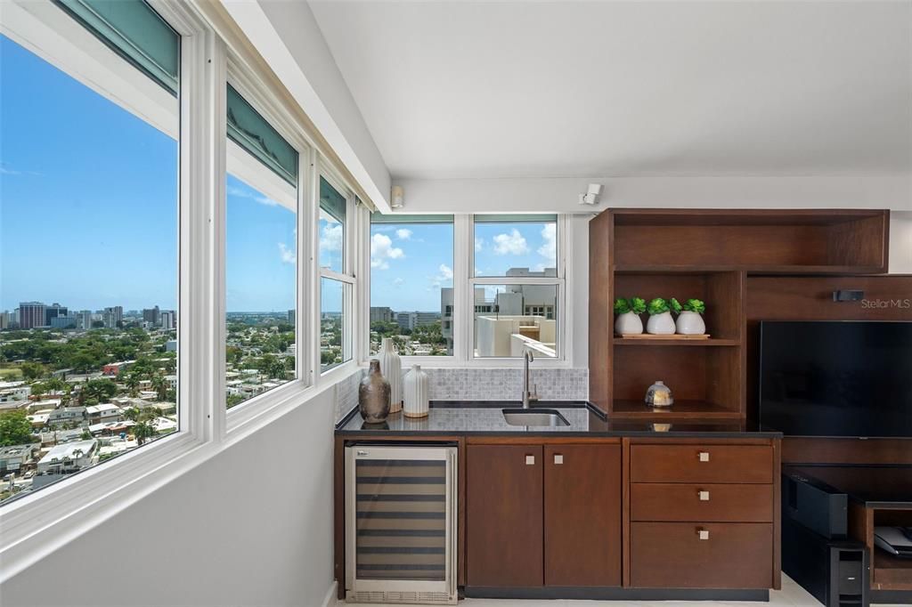 Recently Sold: $1,390,000 (3 beds, 3 baths, 4701 Square Feet)