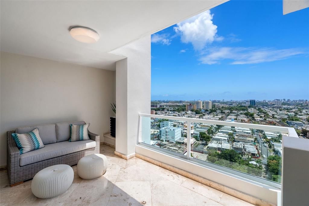 Recently Sold: $1,390,000 (3 beds, 3 baths, 4701 Square Feet)