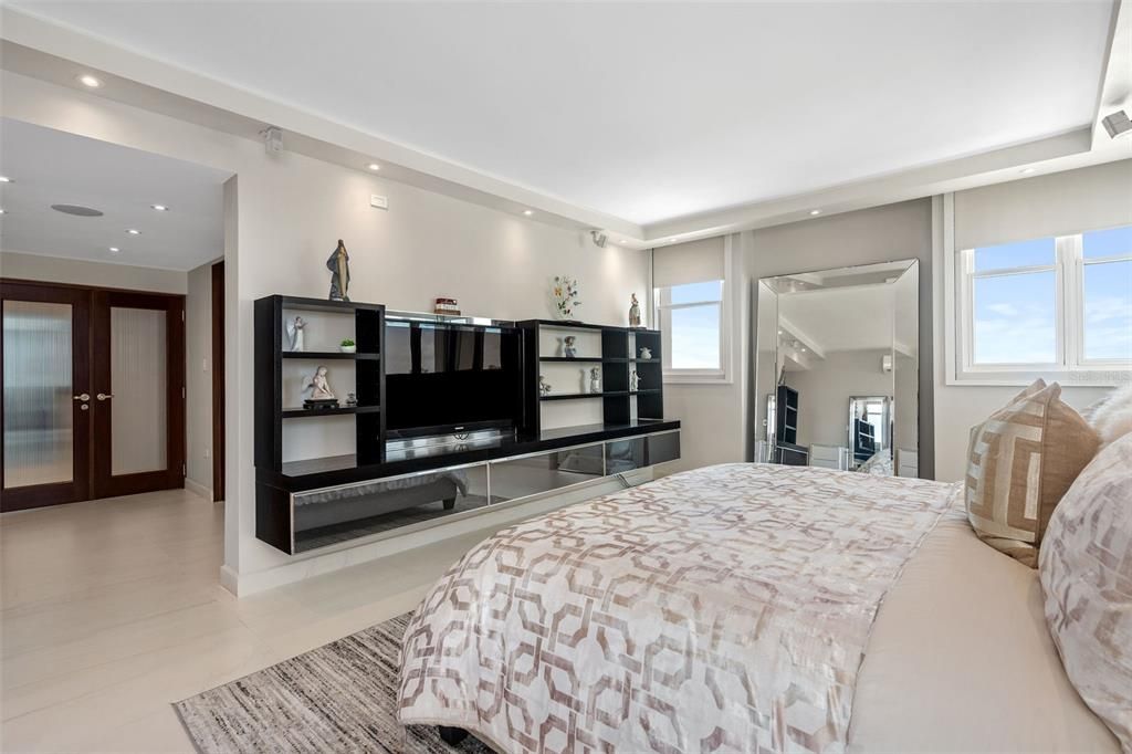 Recently Sold: $1,390,000 (3 beds, 3 baths, 4701 Square Feet)